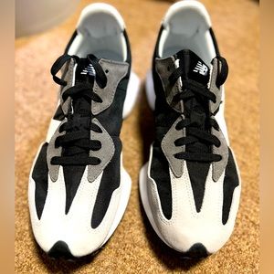 New Balance 327 Sneakers